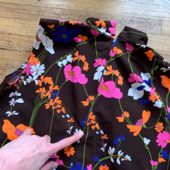 Genuine 60’s Top 🌸 Sleeveless🌸Gorgeous Dark Brown w/ Colorful Flowers🌸 - Picture 12 of 12